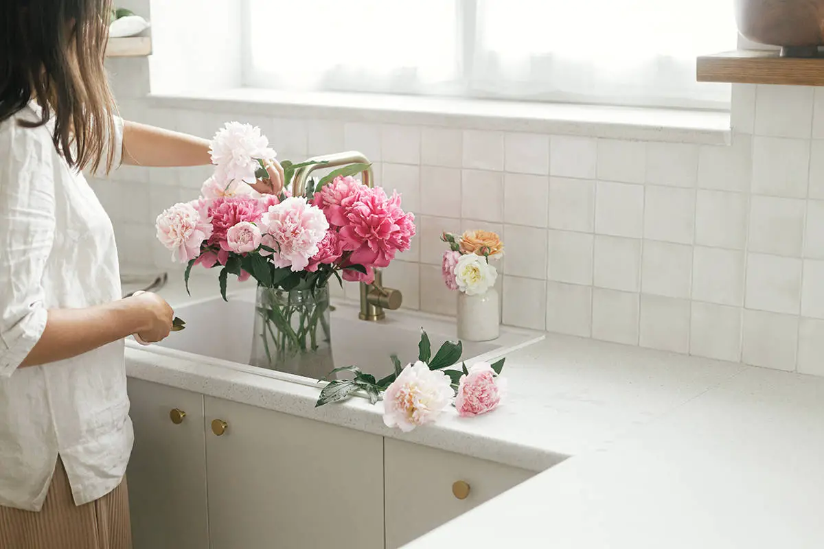 Tips for Extending Vase Life of Peonies
