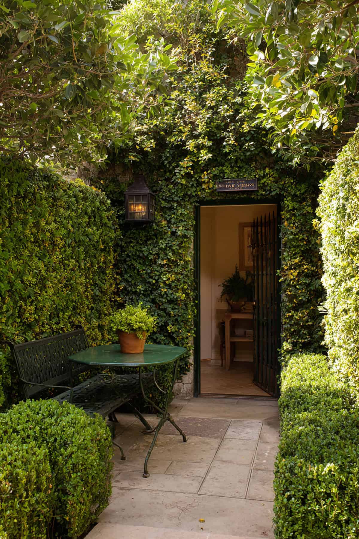 Raised Hedge Alcove